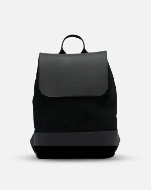 Travelling Midi Backpack: The Black Companion